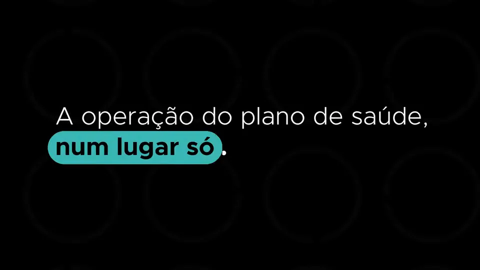 Cartela de abertura do filme do Portal RH: a operação do plano de saúde, num lugar só, com a marca d'água dos anéis da Axenya ao fundo.